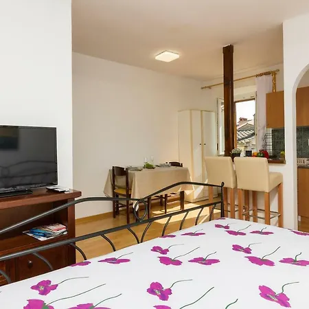 Ela Apartment