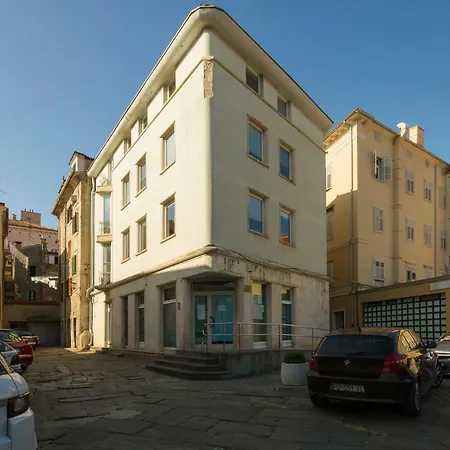 Ela Apartment *